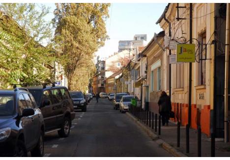 Retrocedată de instanţă moştenitorilor unei familii orădene, strada George Enescu a fost răscumpărată în luna iunie de către Primărie în schimbul sumei de 22.500 euro şi a unui apartament cu două camere